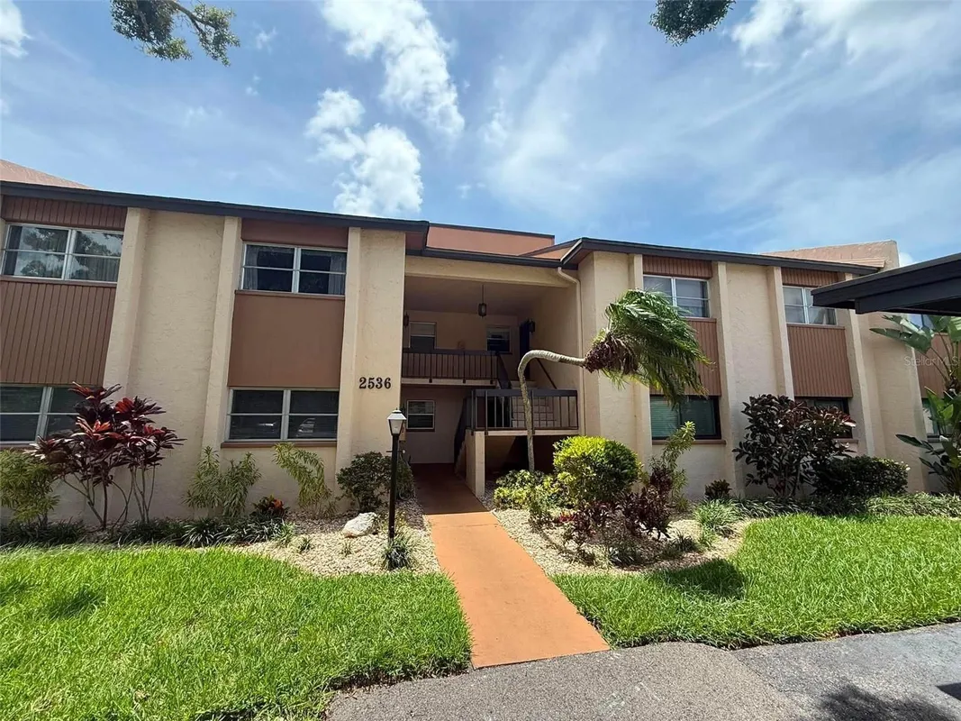 Property Slideshow image 1 of 25 | 2536 clubhouse cir 202, Sarasota, FL, 34232