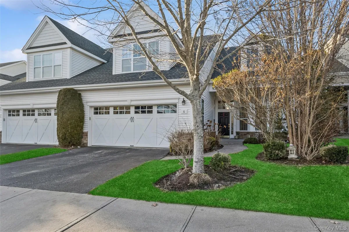 Property Slideshow image 1 of 29 | 6 ovation pl, Eastport, NY, 11941