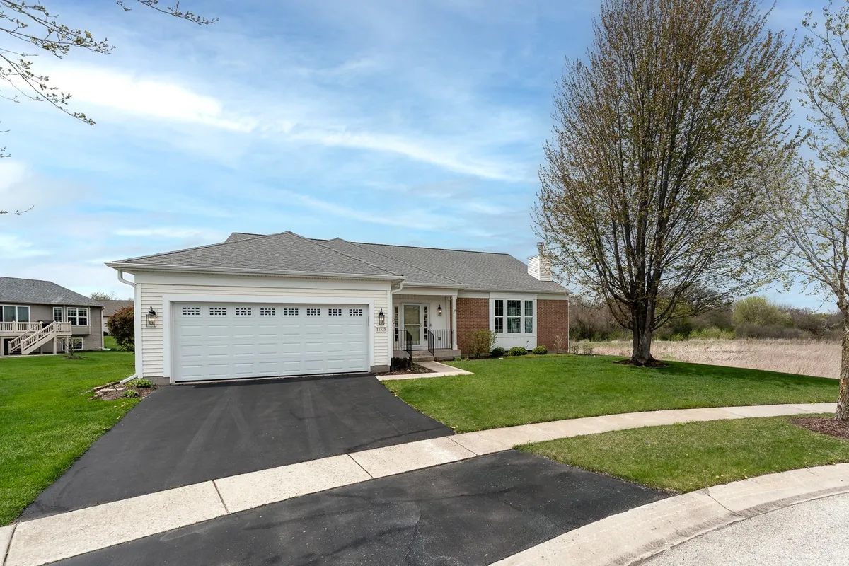 Property Slideshow image 1 of 43 | 11525 windsor ct, Huntley, IL, 60142