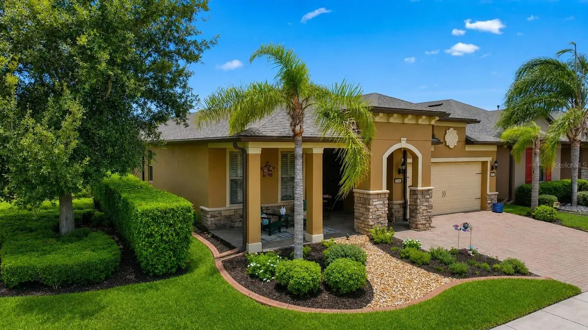 Property Slideshow image 1 of 78 | 556 zamora way, Davenport, FL, 33837