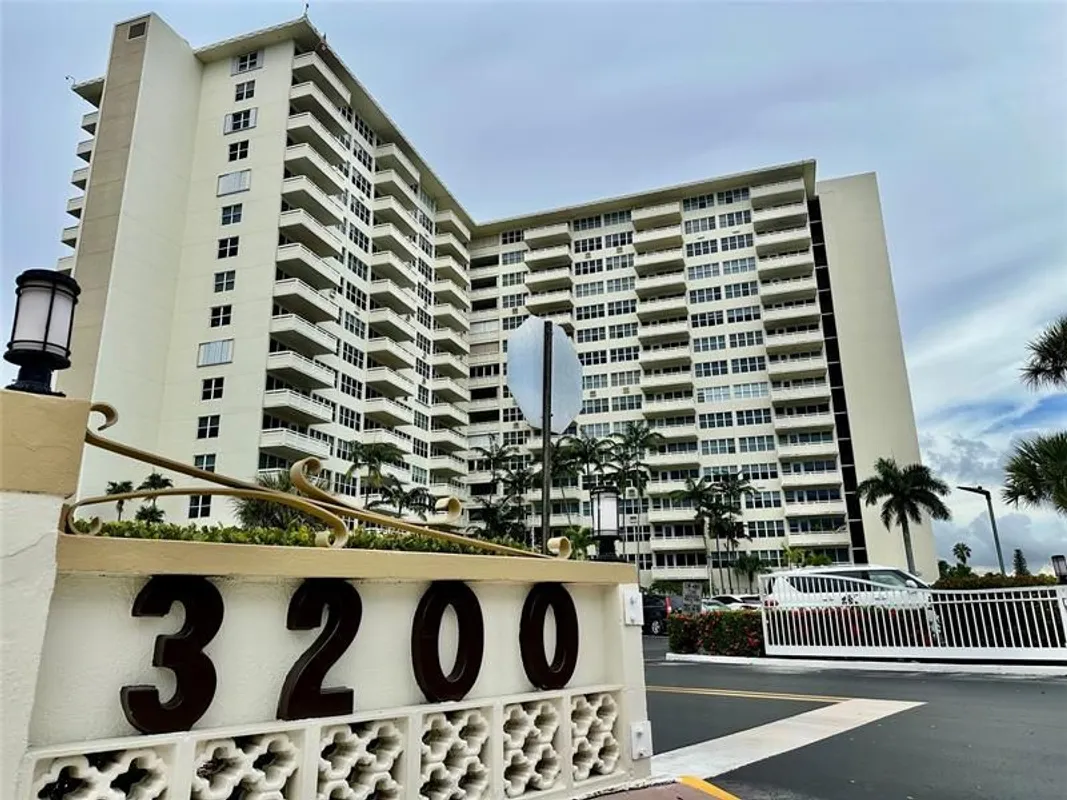 Property Slideshow image 1 of 45 | 3200 ne 36th st apt 1412a, Fort Lauderdale, FL, 33308