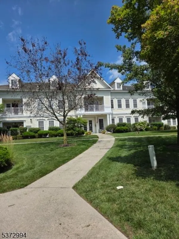 Property Slideshow image 1 of 18 | 1008 brookfield glen dr # 8, Belvidere, NJ, 07823