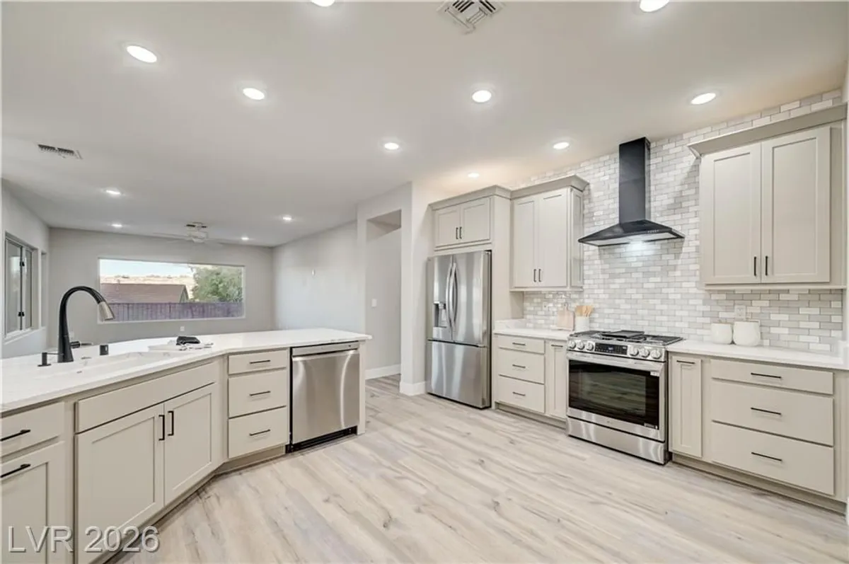 Property Slideshow image 1 of 84 | 2016 colvin run dr, Henderson, NV, 89052