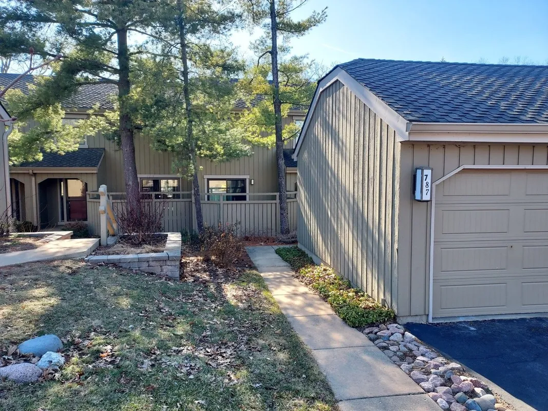 Property Slideshow image 1 of 57 | 787 oak hill rd 467, Lake Barrington, IL, 60010