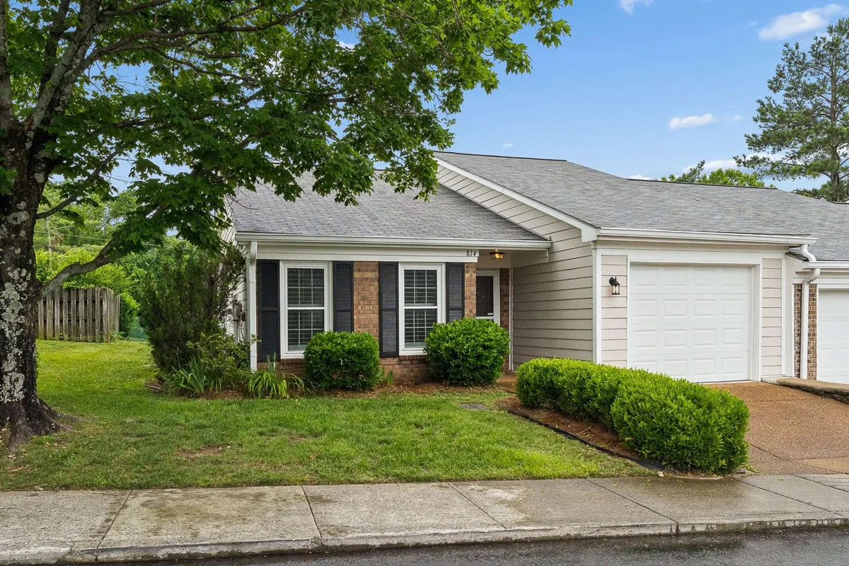 Property Slideshow image 1 of 37 | 814 marquette dr, Nashville, TN, 37205
