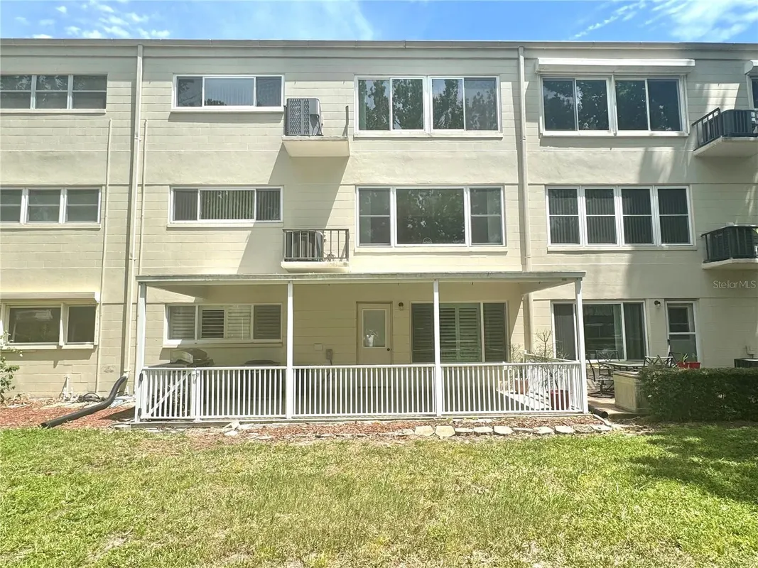 Property Slideshow image 1 of 37 | 2262 swedish dr 6, Clearwater, FL, 33763