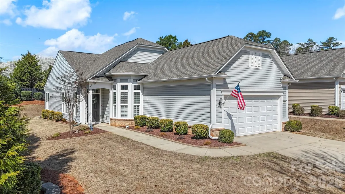 Property Slideshow image 1 of 40 | 20237 dovekie ln, Fort Mill, SC, 29707