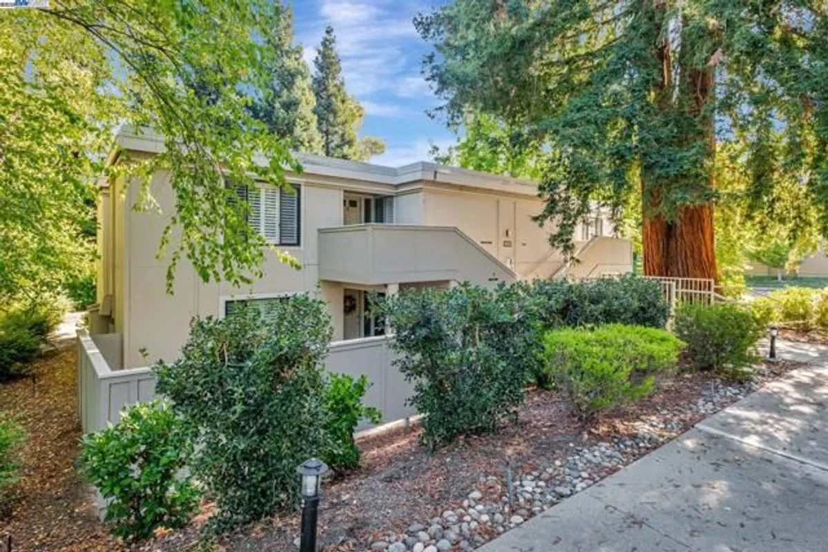 Property Slideshow image 1 of 29 | 1400 golden rain rd 3, Walnut Creek, CA, 94595