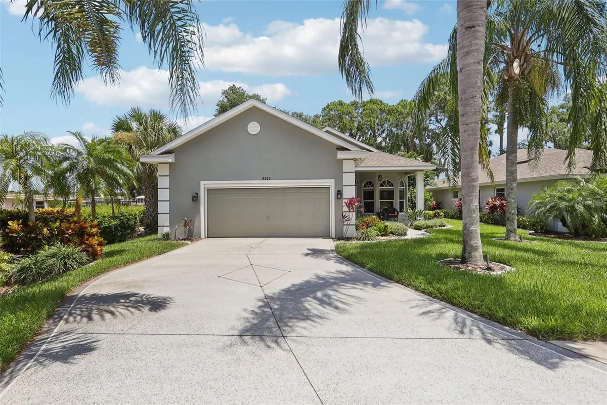 Property Slideshow image 1 of 75 | 2512 baywater rd, Tavares, FL, 32778