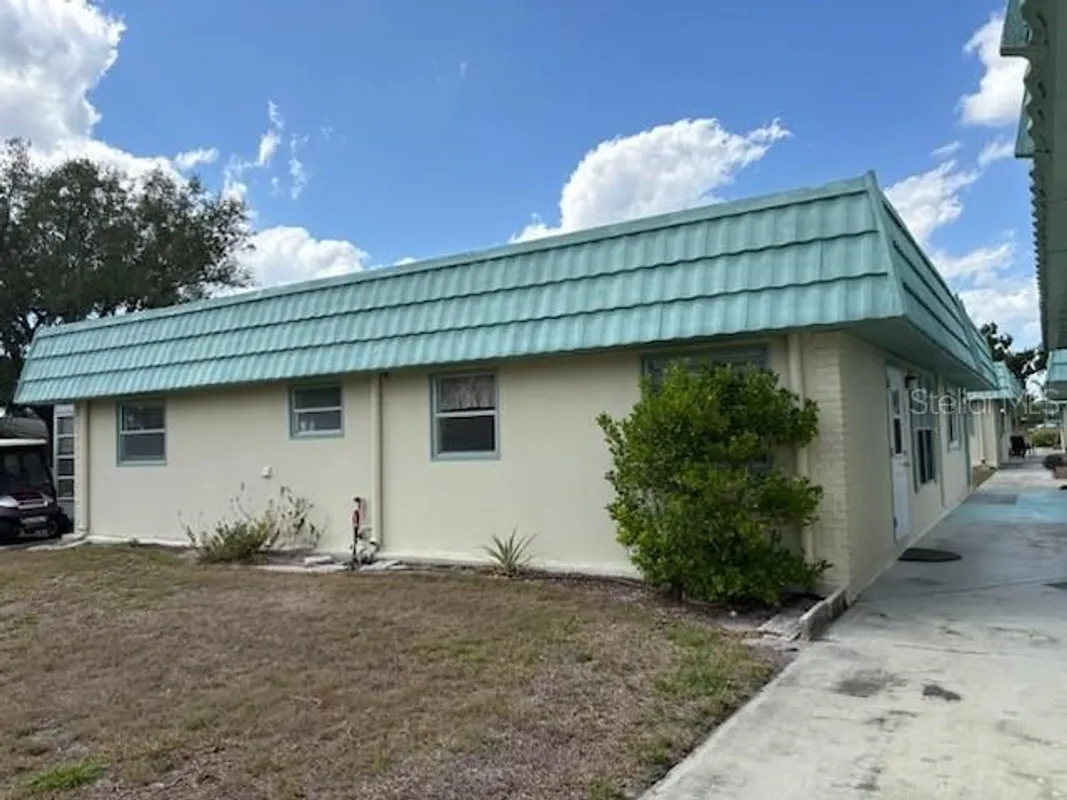 Property Slideshow image 1 of 20 | 101 cambridge trl 200, Sun City Center, FL, 33573