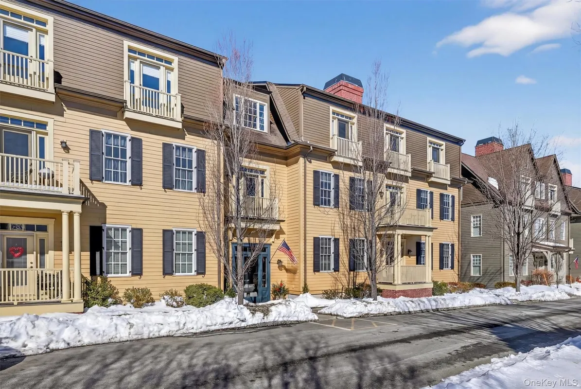 Property Slideshow image 1 of 47 | 17 cropsey st apt 1d, Warwick, NY, 10990