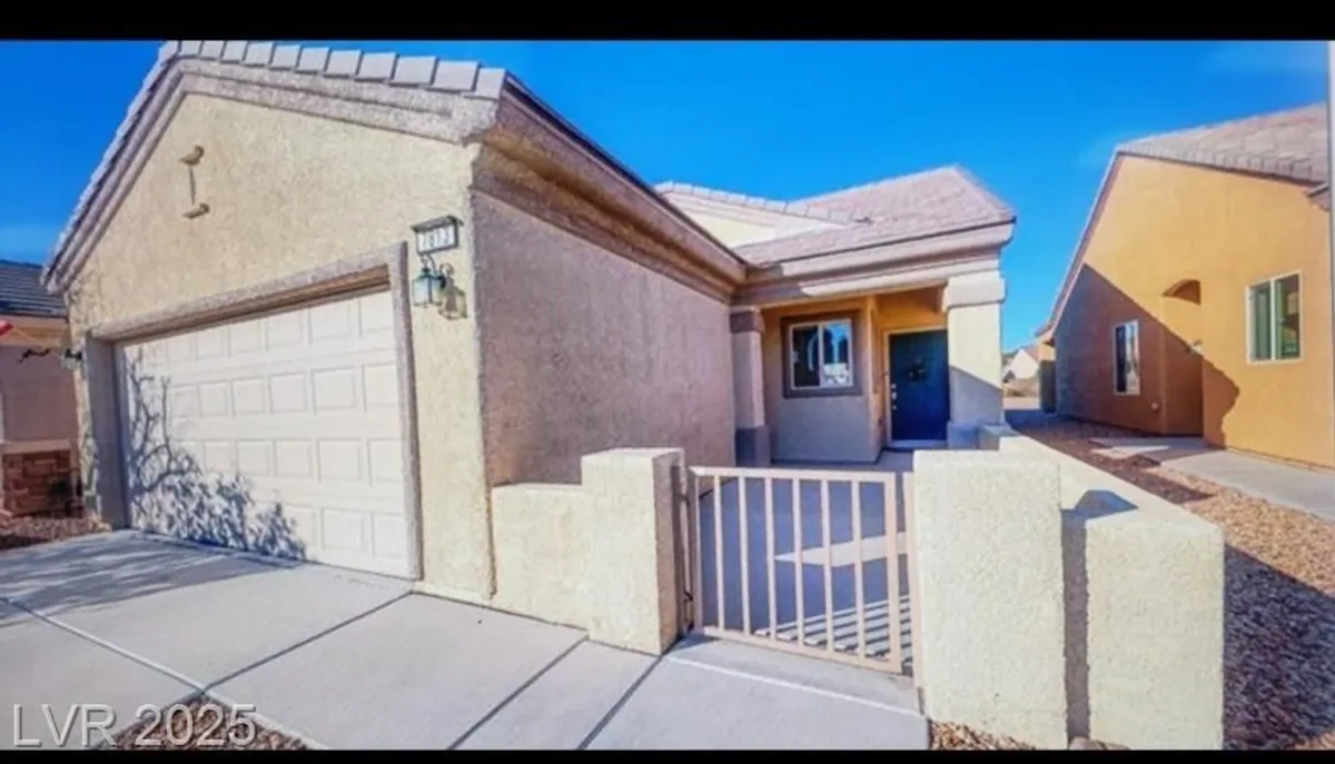 Property Slideshow image 1 of 23 | 7813 homing pigeon st, North Las Vegas, NV, 89084