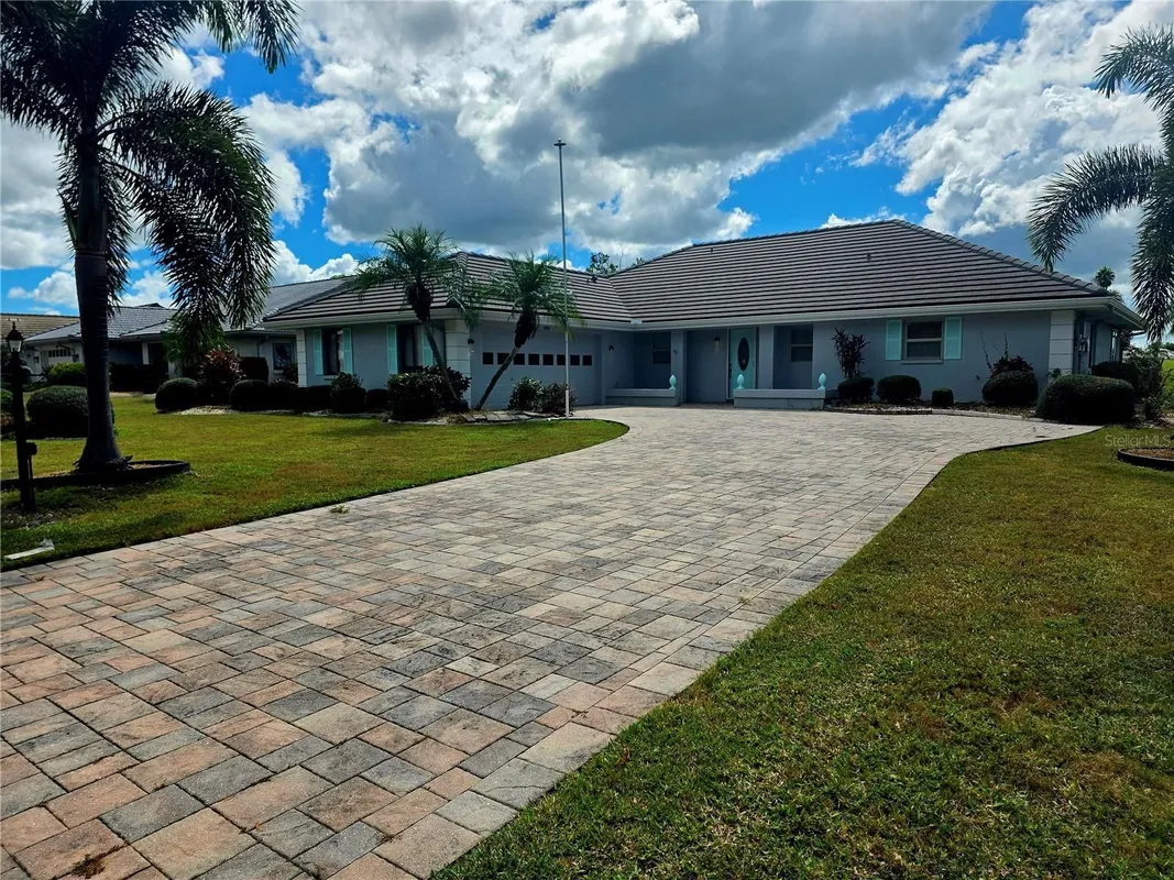 Property Slideshow image 1 of 34 | 1936 new bedford dr, Sun City Center, FL, 33573