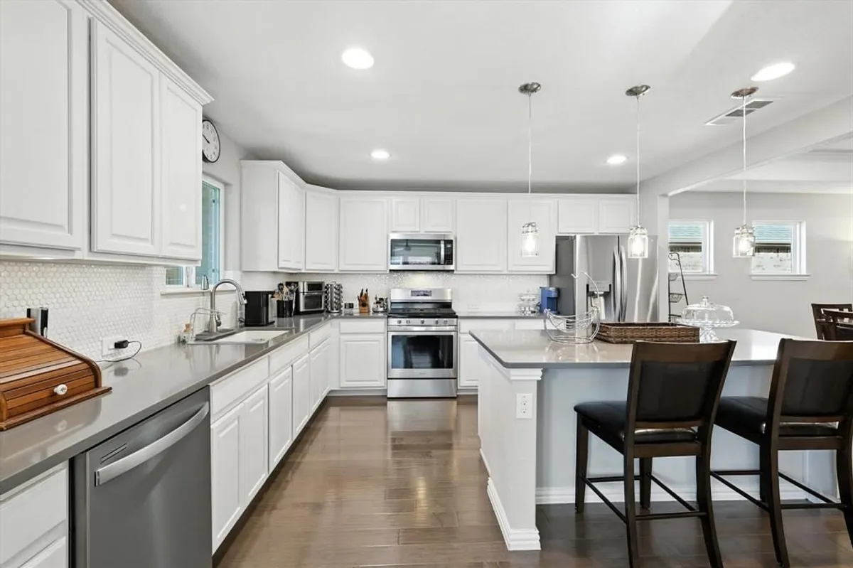 Property Slideshow image 1 of 33 | 808 freedom ln, Aubrey, TX, 76227