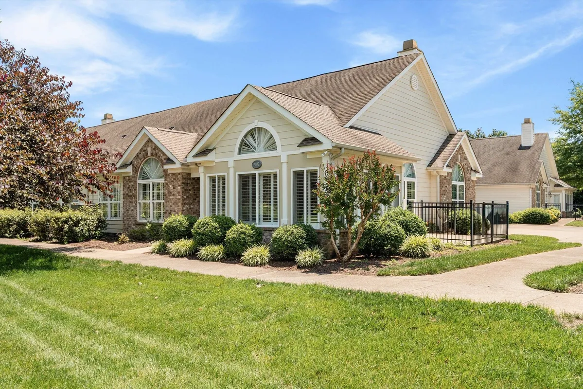 Property Slideshow image 1 of 61 | 825 s browns ln 2102, Gallatin, TN, 37066