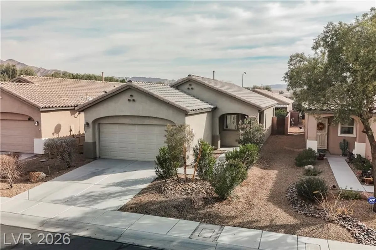 Property Slideshow image 1 of 64 | 3328 hackney horse ct, Las Vegas, NV, 89122