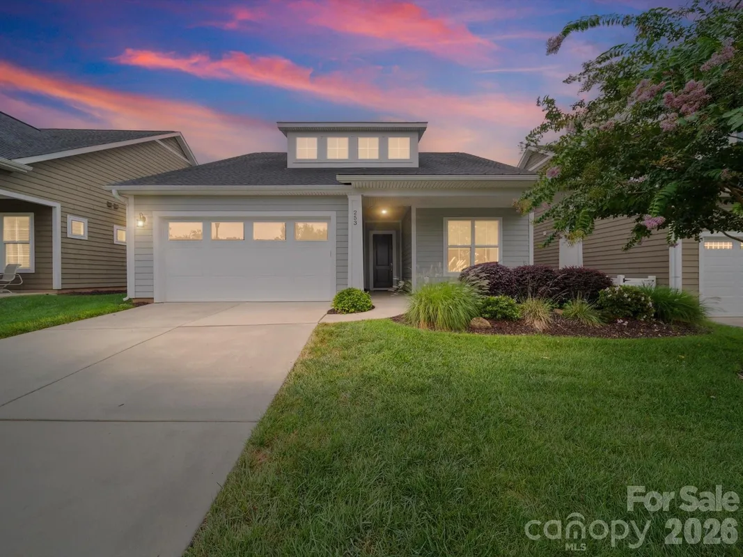 Property Slideshow image 1 of 26 | 253 stone mountain way, Denver, NC, 28037