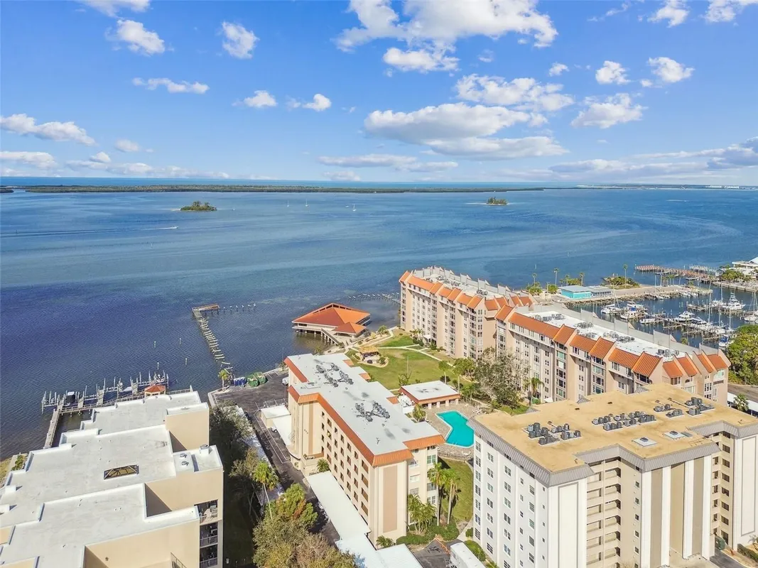 Property Slideshow image 1 of 17 | 620 edgewater dr 204, Dunedin, FL, 34698