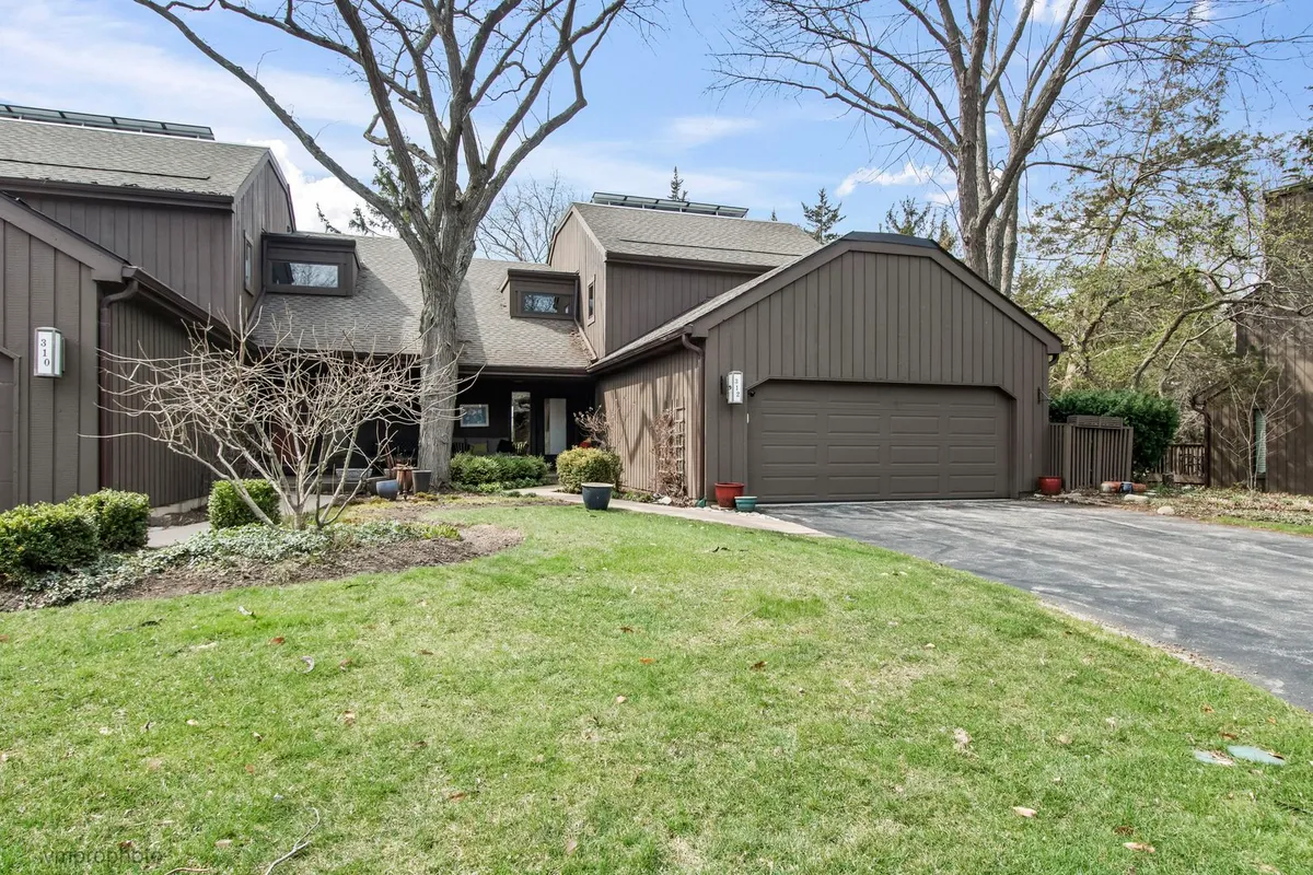Property Slideshow image 1 of 54 | 312 woodview rd, Lake Barrington, IL, 60010