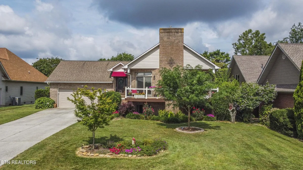 Property Slideshow image 1 of 54 | 127 kiowa way, Loudon, TN, 37774