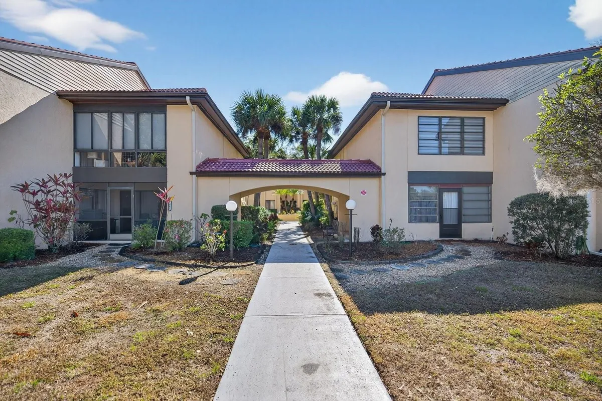 Property Slideshow image 1 of 33 | 1111 w faith cir 1003, Bradenton, FL, 34212