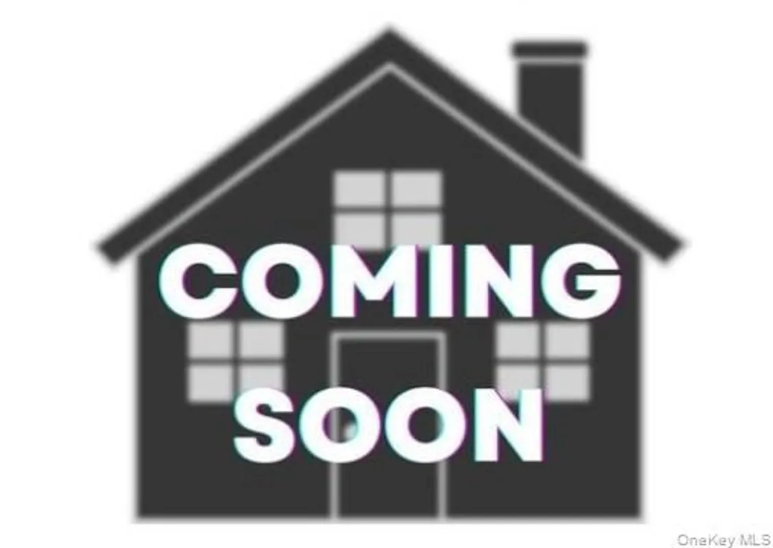 Property Slideshow image 1 of 2 | 16 huntington ct, Brookhaven, NY, 11961