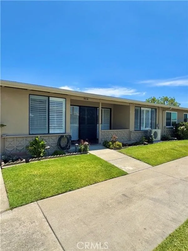 Property Slideshow image 1 of 27 | 1681 tam o shanter rd m12 10h, Seal Beach, CA, 90740
