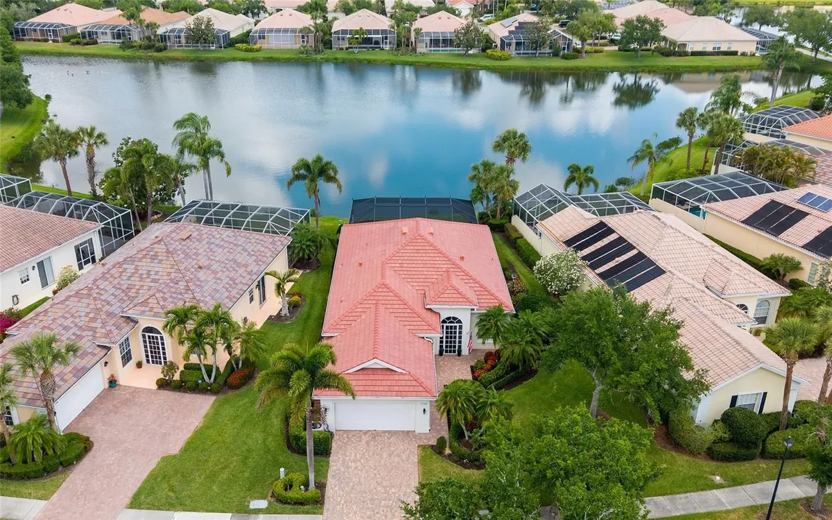 Property Slideshow image 1 of 50 | 5538 carmona pl, Sarasota, FL, 34238