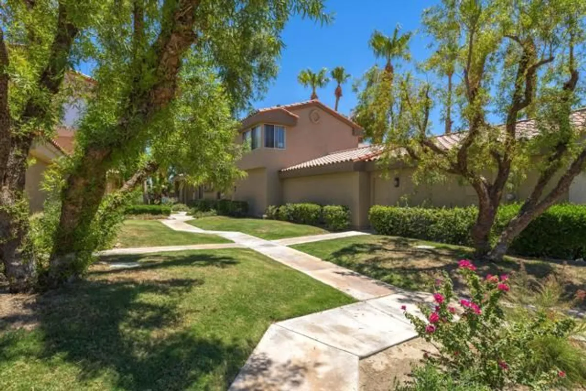Property Slideshow image 1 of 32 | 55384 laurel vly, La Quinta, CA, 92253