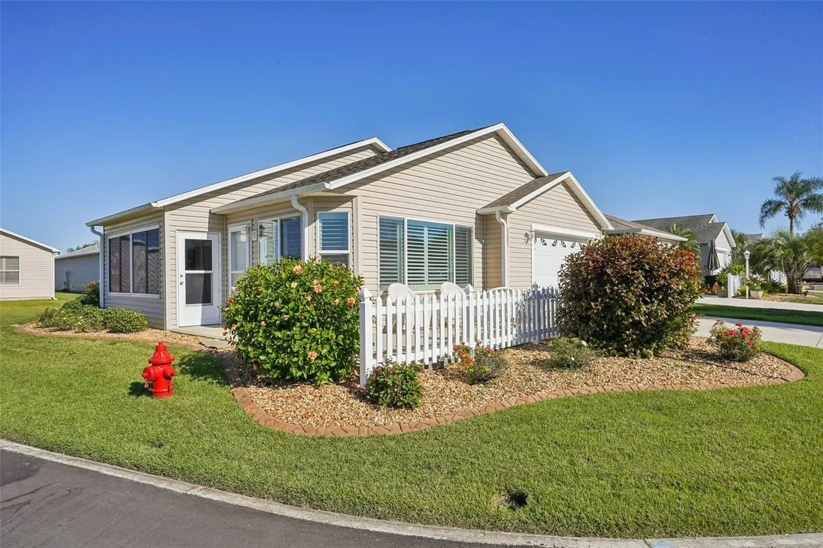 Property Slideshow image 1 of 45 | 1001 greyford ln, The Villages, FL, 32162