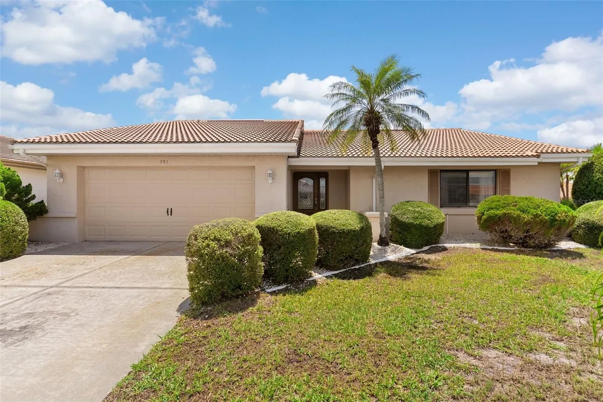 Property Slideshow image 1 of 39 | 701 baltusrol way, Sun City Center, FL, 33573