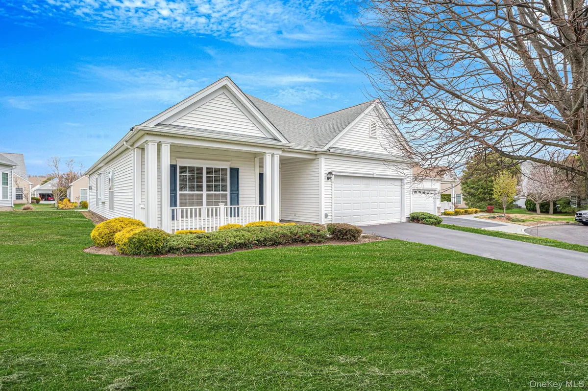 Property Slideshow image 1 of 43 | 16 oakhurst ct, Brookhaven, NY, 11766