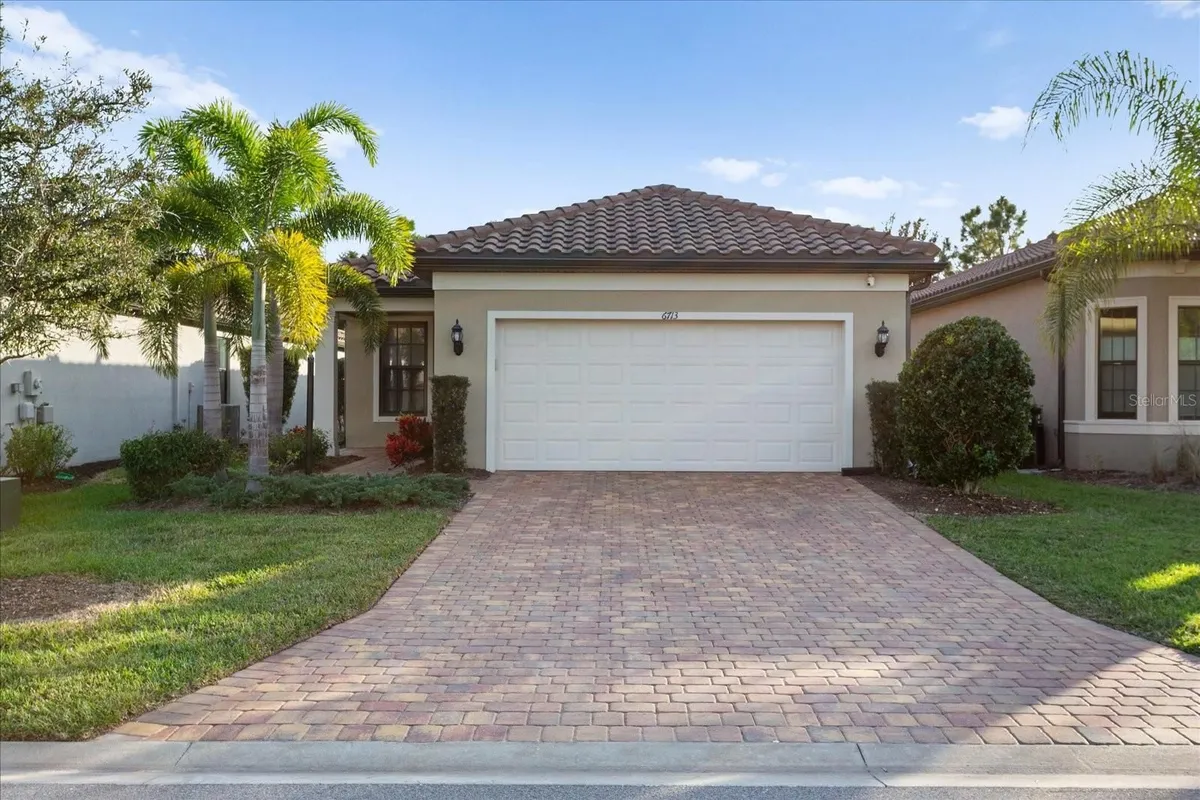 Property Slideshow image 1 of 86 | 6713 alstead cir, Lakewood Ranch, FL, 34202