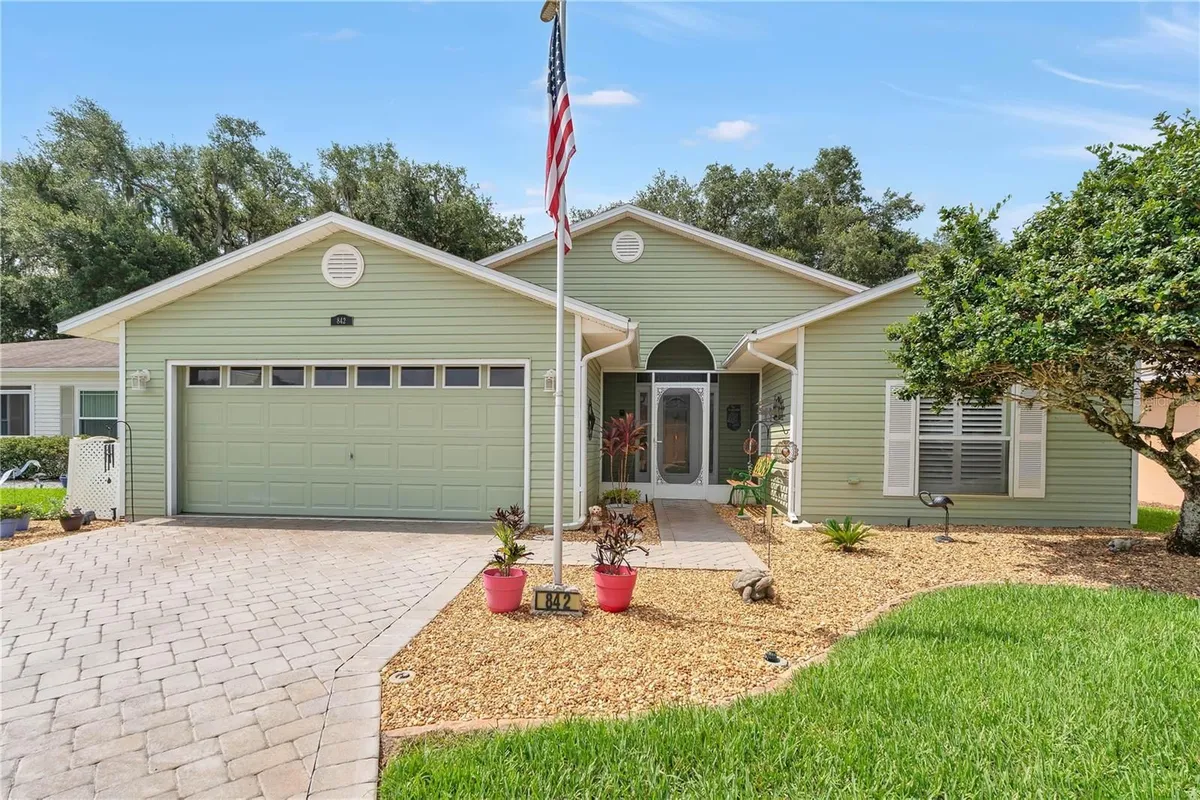 Property Slideshow image 1 of 56 | 842 old oaks ln, Leesburg, FL, 34748
