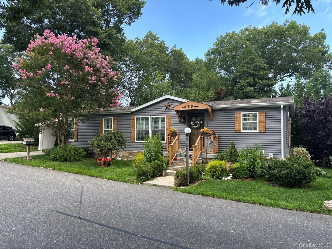 Property Slideshow image 1 of 41 | 1661 old country rd 258, Riverhead, NY, 11901