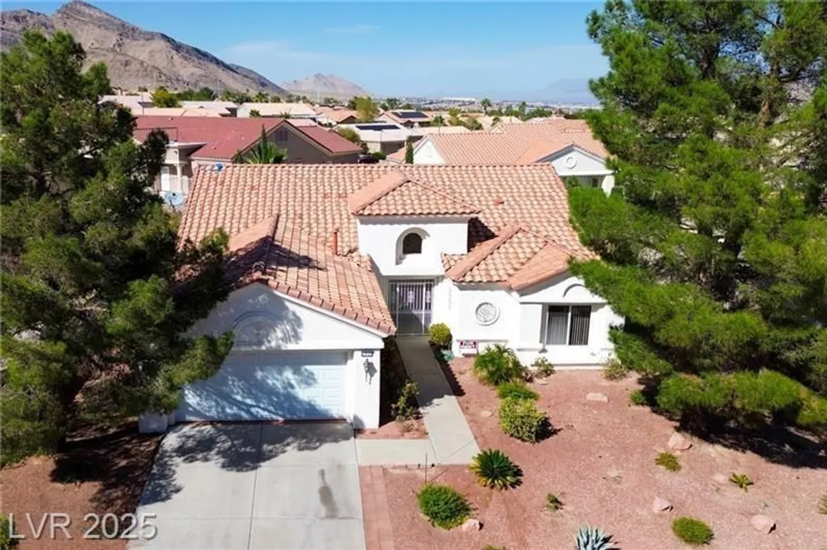 Property Slideshow image 1 of 32 | 10520 shoalhaven dr, Las Vegas, NV, 89134