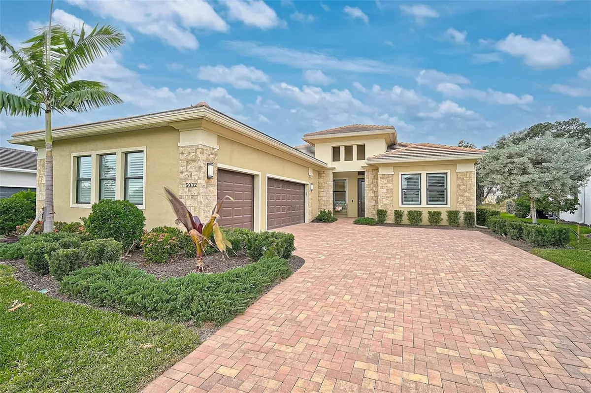 Property Slideshow image 1 of 46 | 5032 kiva cir, Bradenton, FL, 34211