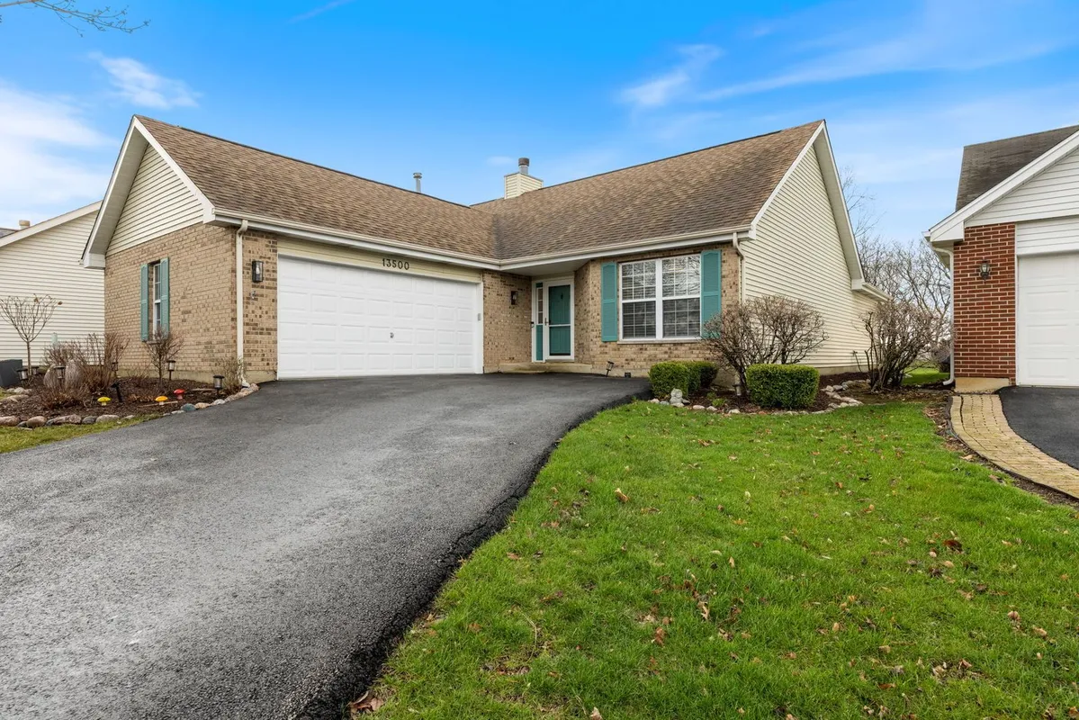 Property Slideshow image 1 of 25 | 13500 redberry cir, Plainfield, IL, 60544
