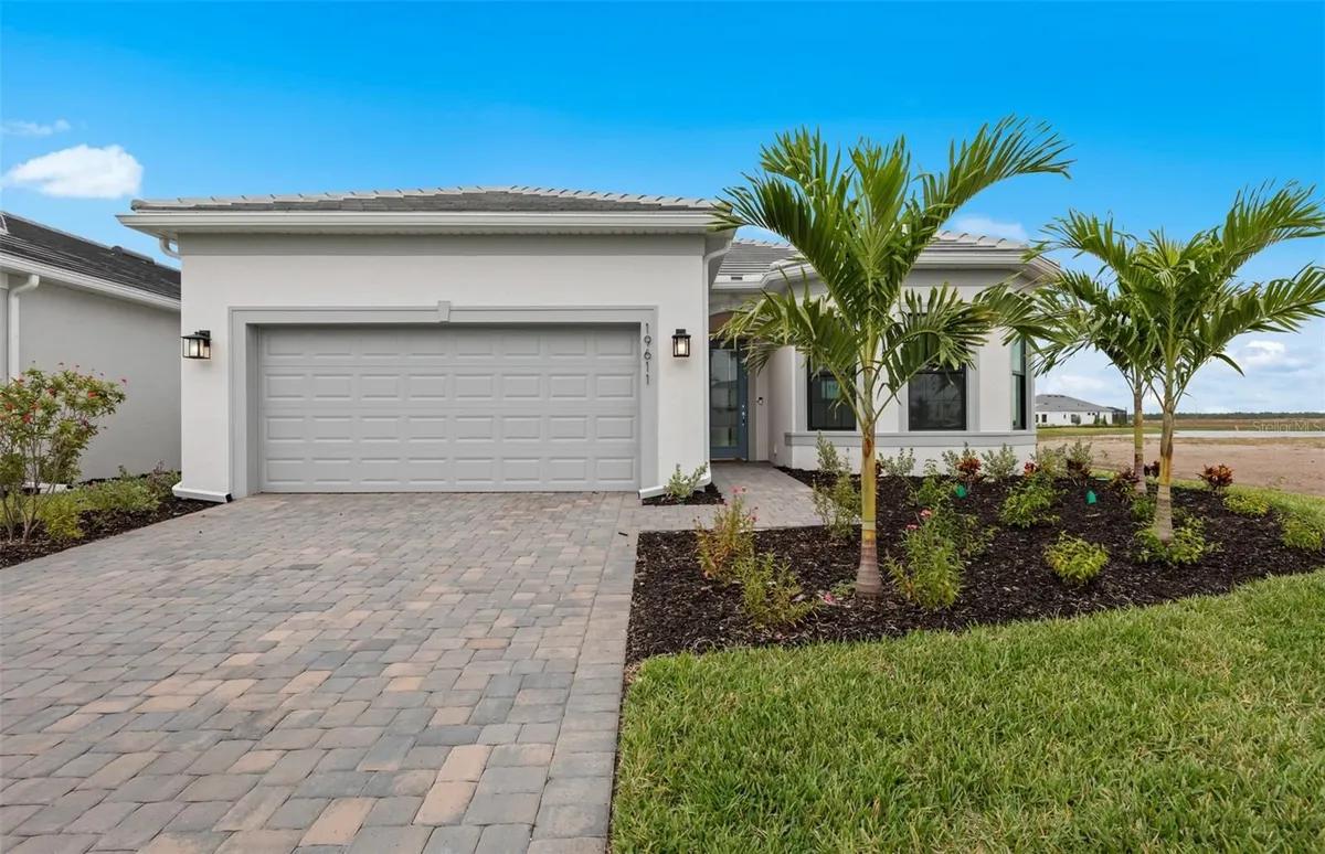 Property Slideshow image 1 of 24 | 19611 indian rock pl, Lakewood Ranch, FL, 34211