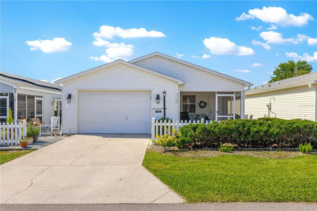 Property Slideshow image 1 of 34 | 2140 estevez dr, Lady Lake, FL, 32159