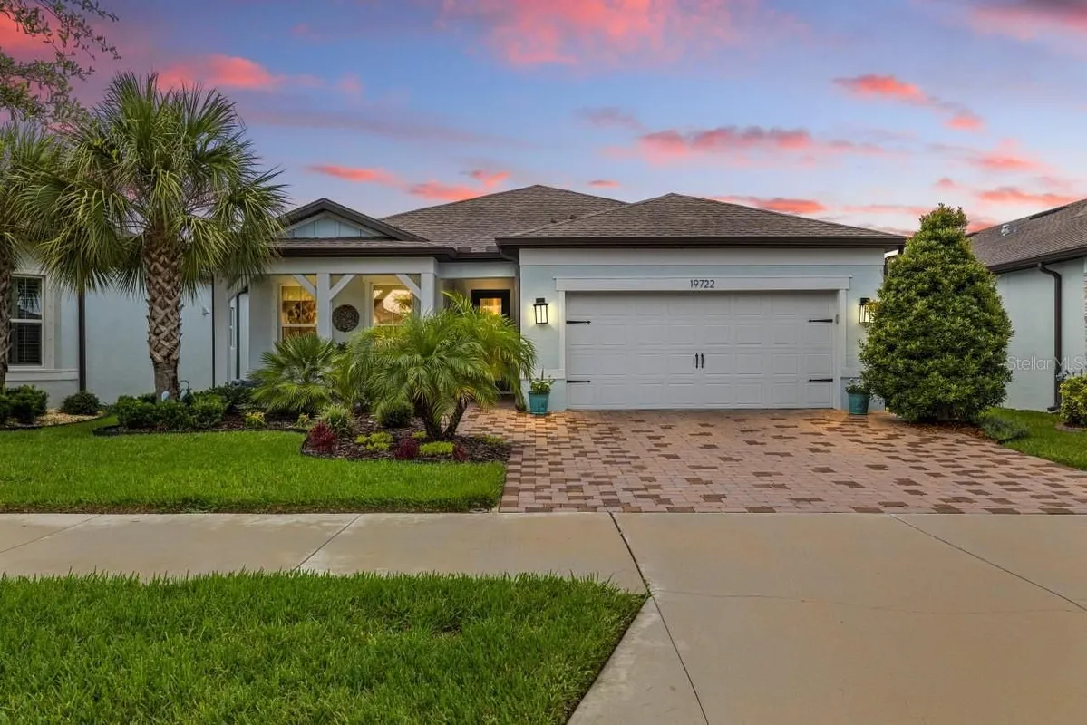 Property Slideshow image 1 of 73 | 19722 sea glass cir, Land O Lakes, FL, 34638