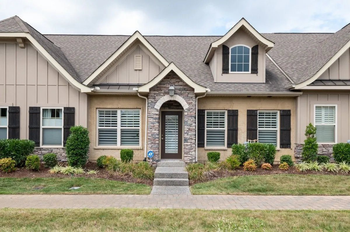 Property Slideshow image 1 of 71 | 240 glennister ct, Gallatin, TN, 37066