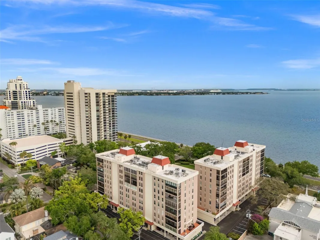 Property Slideshow image 1 of 24 | 2403 s ardson pl 702b, Tampa, FL, 33629
