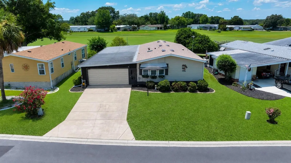 Property Slideshow image 1 of 47 | 926 saint andrews blvd, Lady Lake, FL, 32159