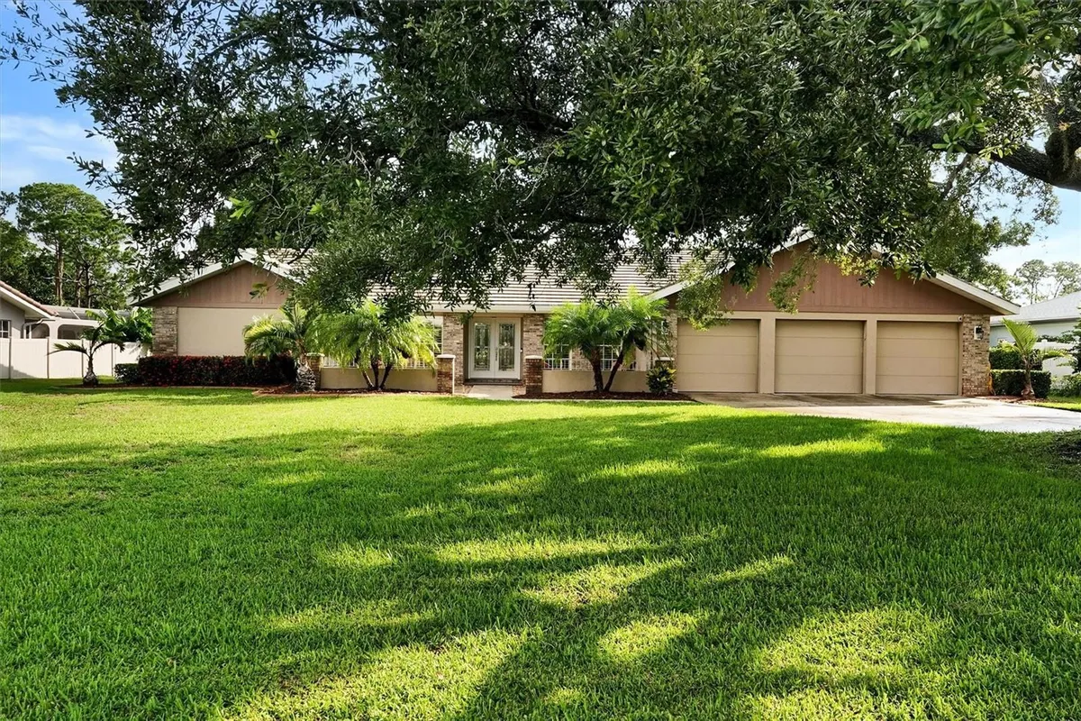 Property Slideshow image 1 of 59 | 7913 broadmoor pines blvd, Sarasota, FL, 34243