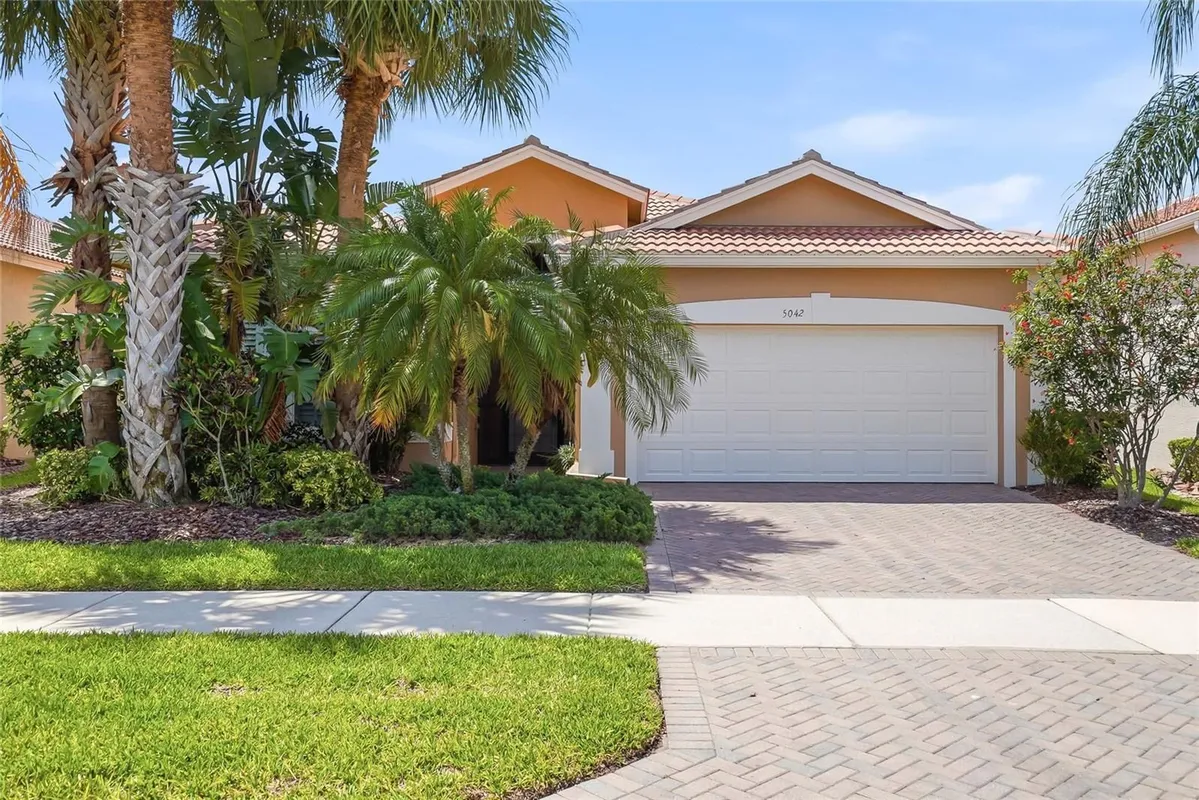 Property Slideshow image 1 of 59 | 5042 sandy brook cir, Wimauma, FL, 33598