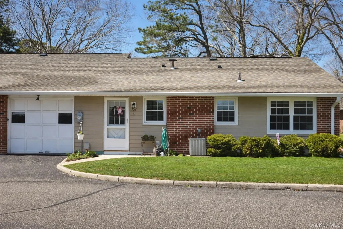Property Slideshow image 1 of 24 | 124 exmore ct a, Brookhaven, NY, 11961
