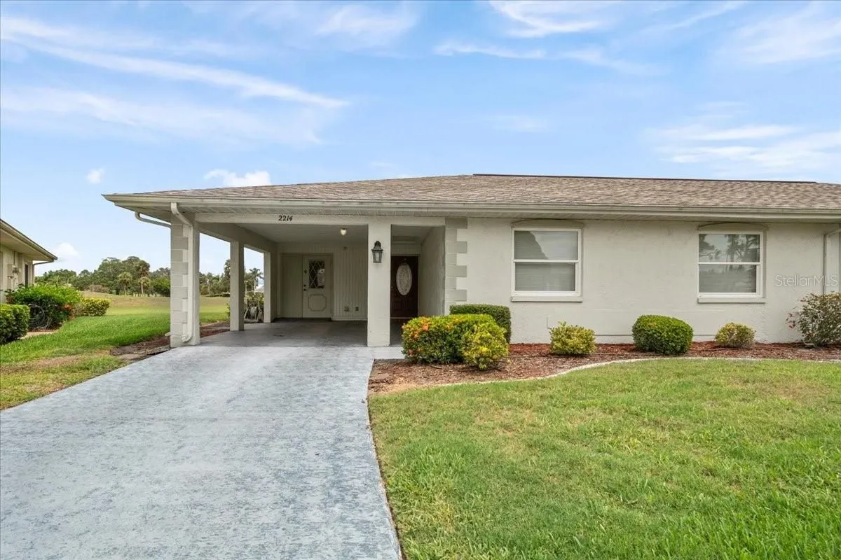 Property Slideshow image 1 of 34 | 2214 highclere cir # 6, Sun City Center, FL, 33573