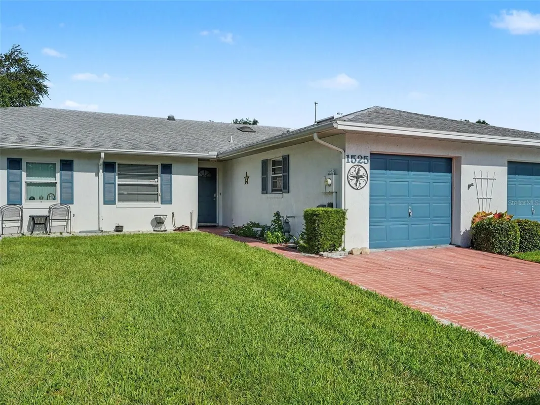 Property Slideshow image 1 of 35 | 1525 oakview cir, Winter Haven, FL, 33880