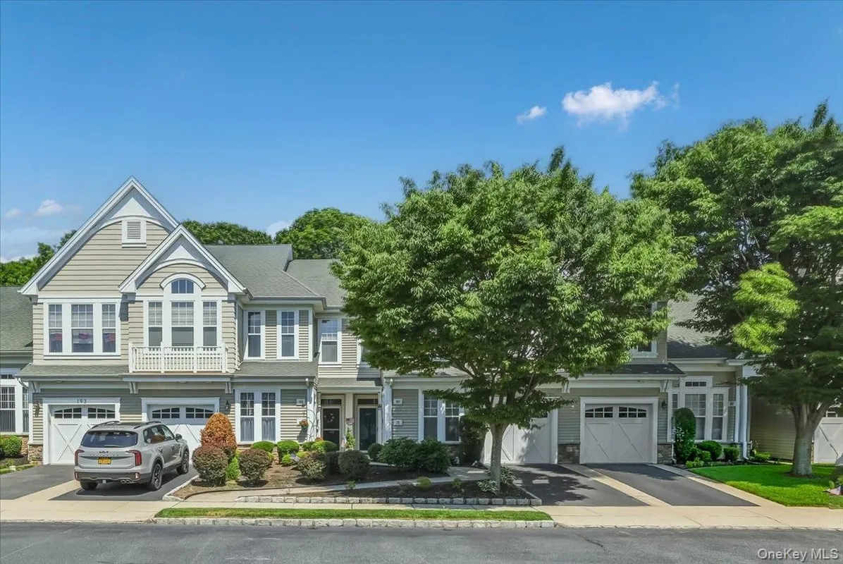 Property Slideshow image 1 of 36 | 189 symphony dr, Brookhaven, NY, 11755